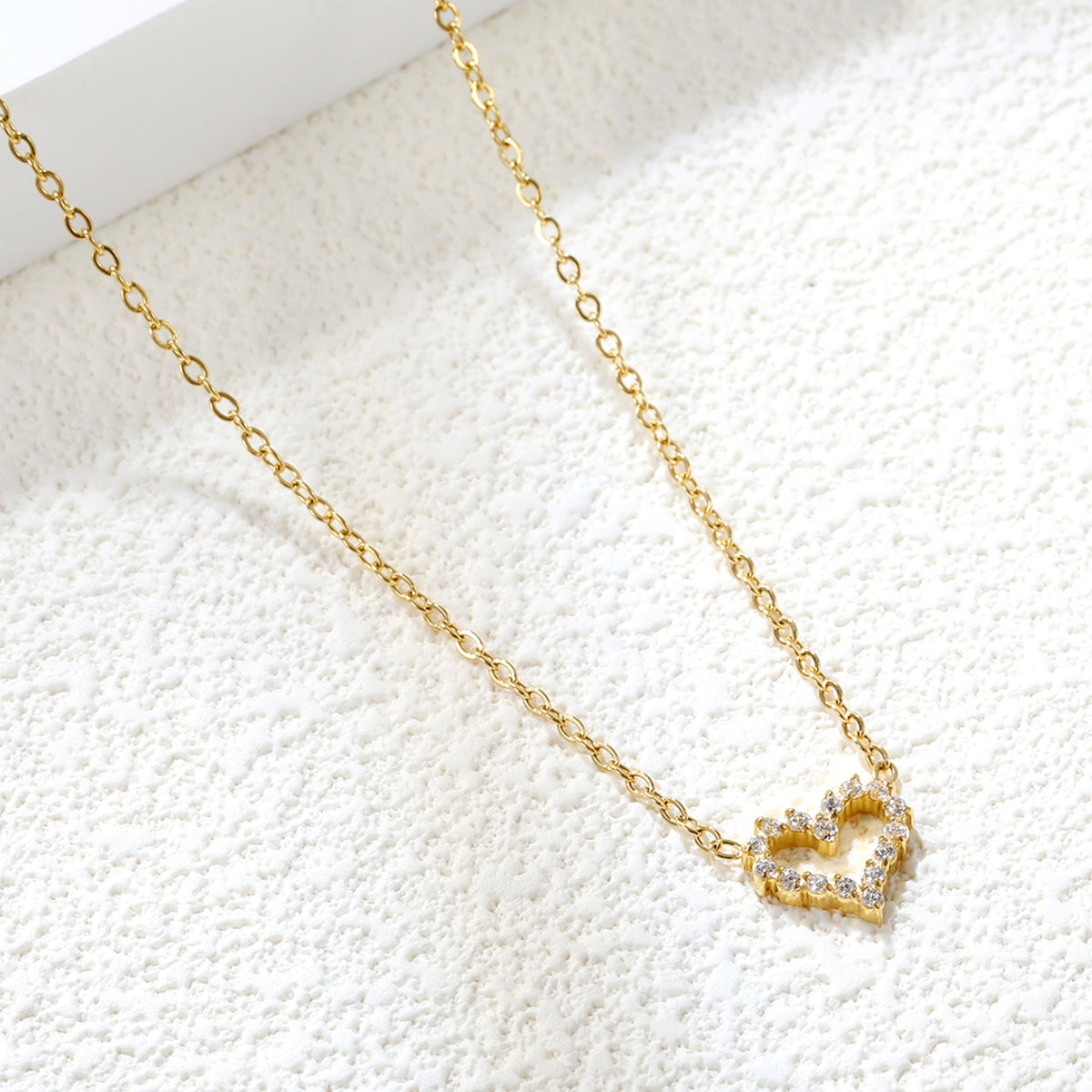 Halo Heart Pendant Necklace – 18K Gold Plated